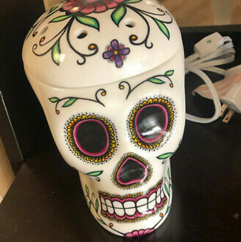 Calavera full size scentsy warmer NIB